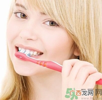 刷牙用冷水还是热水好？刷牙用热水有什么好？