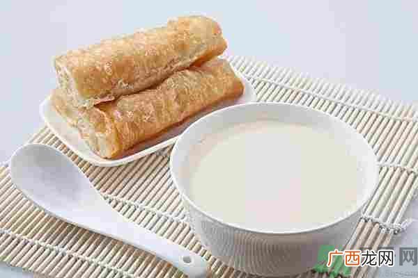 早餐吃面还是包子比较好？早餐吃包子和面健康吗？
