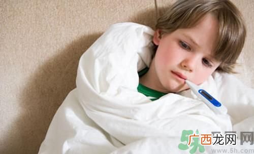 男童连续高烧8年 怎么快速退烧？