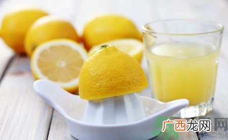 每天喝柠檬水能美白吗？每天喝柠檬水好不好？