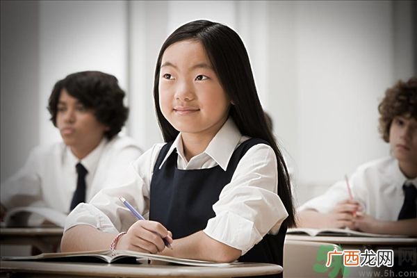 高中生上课容易走神怎么办？高中生上课如何提高注意力？