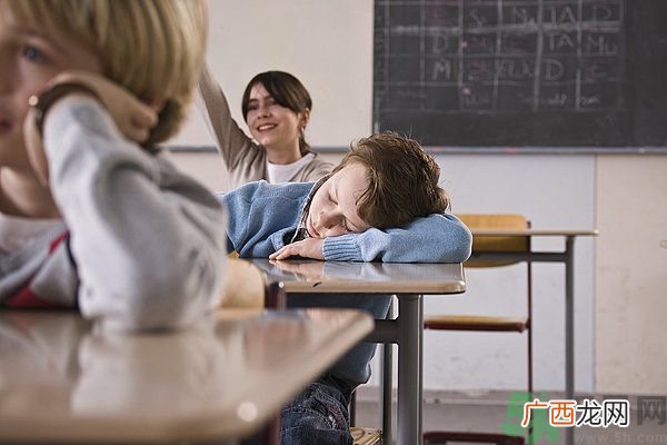 高中生上课容易走神怎么办？高中生上课如何提高注意力？