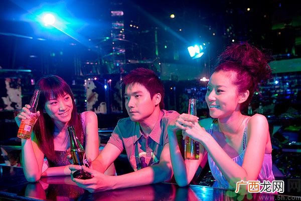 什么样的男人在夜店最受欢迎？夜店的女人喜欢什么样的男人？
