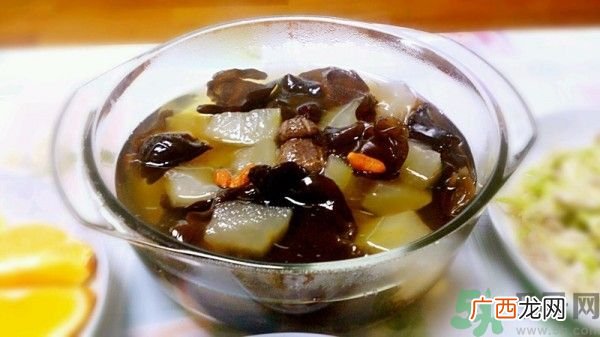 黑木耳可以治便秘吗？黑木耳有什么食疗的方法？
