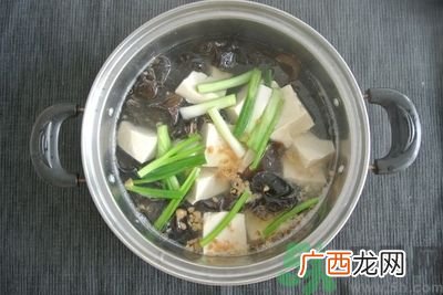 黑木耳可以治便秘吗？黑木耳有什么食疗的方法？