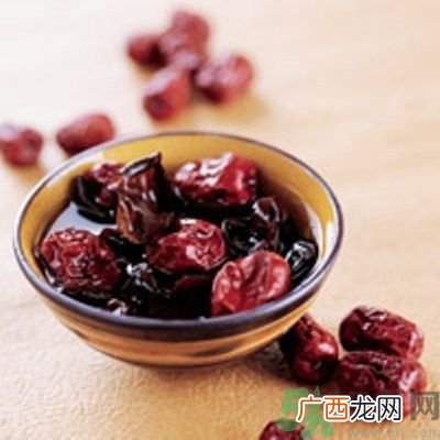 黑木耳可以治便秘吗？黑木耳有什么食疗的方法？