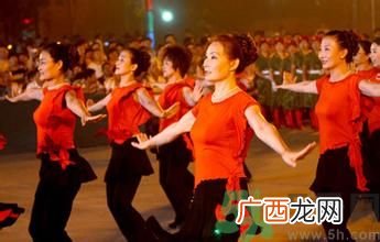 晚饭后跳广场舞好吗？晚饭后跳广场舞有什么好处？