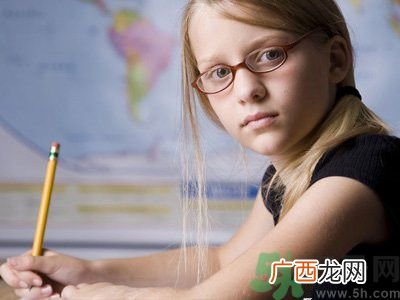12岁可以接吻吗?我12岁想亲喜欢的女孩可以吗
