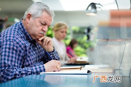 老人经常健忘怎么办?克服健忘有妙招