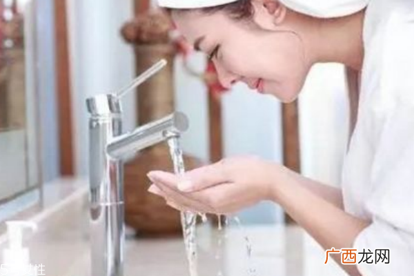 女性如何洗脸才算是健康的?洗脸小常识