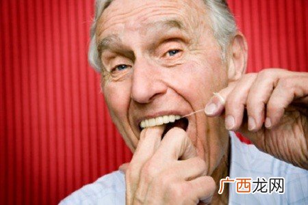 冬季老年人应该如何保护自己的牙齿