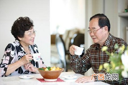 冬季大雪将至老年人饮食保暖方法