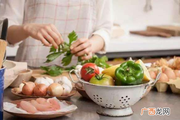 老人吃完饭之后怎么办 教你四招养生方法
