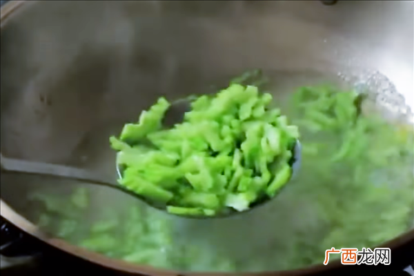 苦瓜煎蛋的做法 切法形状很关键