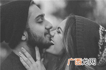 女朋友爱咬我怎么回事 女生咬你等于在乎你