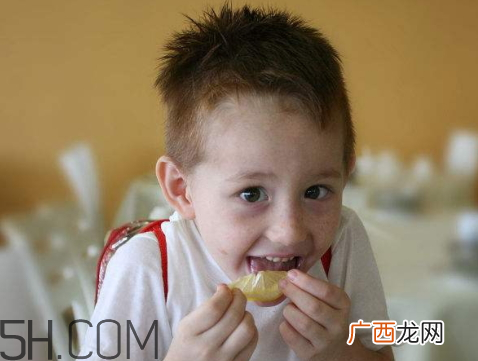 吃柠檬网络用语是什么意思 你忙吧我吃柠檬怎么回