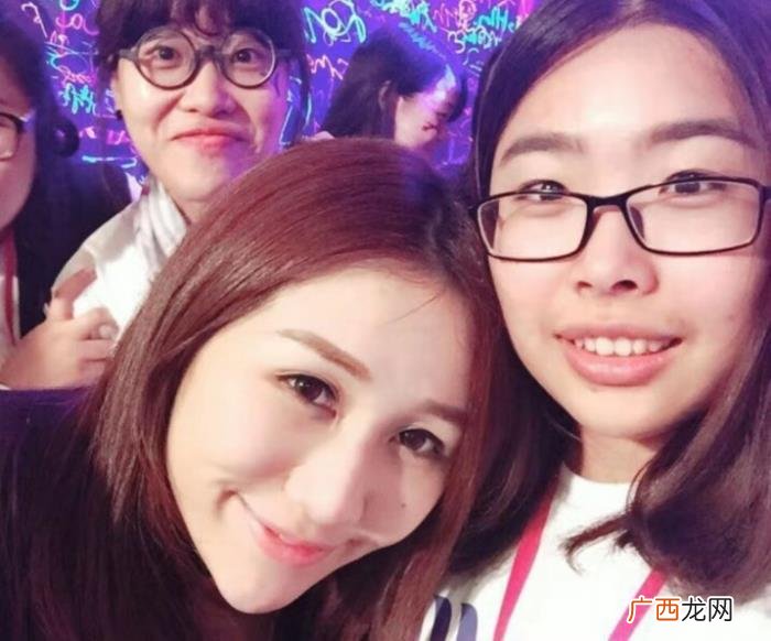 何超盈与未婚夫逛街 何超盈未婚夫