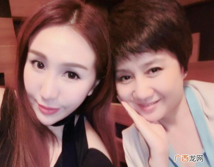 何超盈与未婚夫逛街 何超盈未婚夫