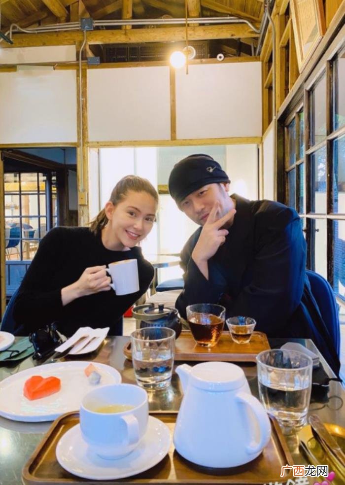 周杰伦晒儿子晒太阳照片 周杰伦晒儿子全名