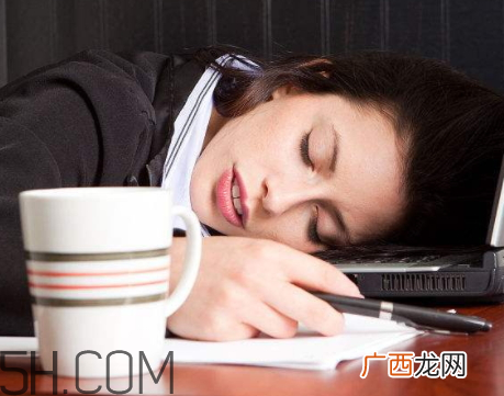 女生说加班怎么回 女生说在加班怎么安慰