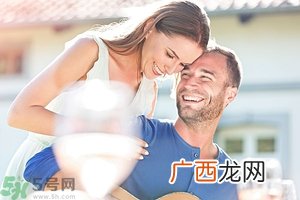 女生喜欢成熟的男生吗？女生喜欢成熟稳重的类型吗？