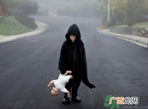 孤独症是自闭症吗?孤独症和自闭症有什么区别