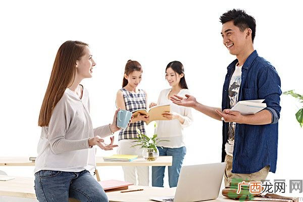 和别人说话不敢看对方怎么办?说话不敢看别人眼睛怎么办?