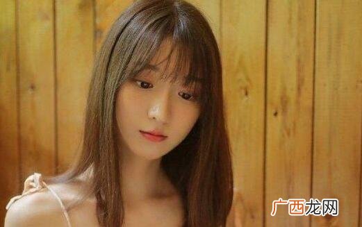 内向的女生喜欢一个人的表现，她在意你的感受