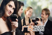 女性在职场社交中的良好心理表现