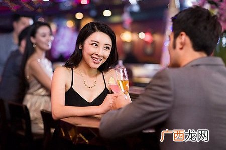 男人约会的细节能看他们的内心情况