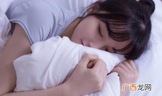 男女在一起多久可以滚床单？千万不能过早滚床单