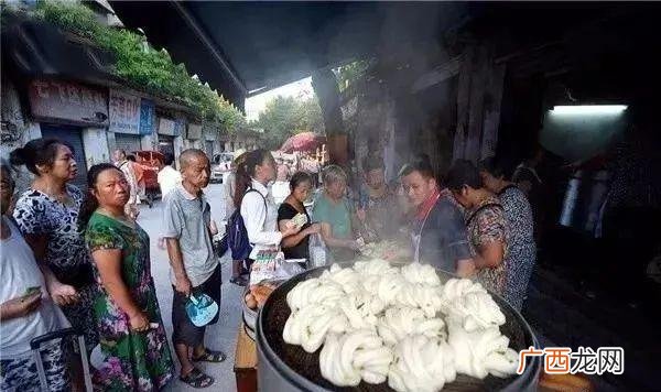 早餐店一般月收入多少 做早餐店大概投资多少啊