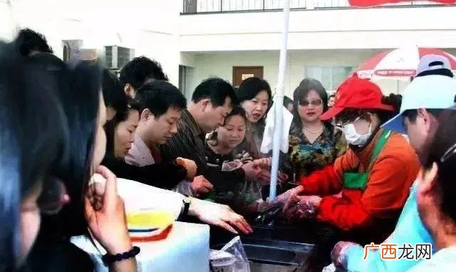早餐店一般月收入多少 做早餐店大概投资多少啊