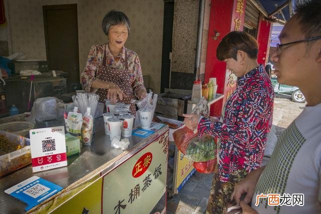 早餐店一年能赚10万么 六元自助早餐店挣钱吗