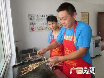 适合一个人摆摊的小吃 今年最火爆的小吃摊生意