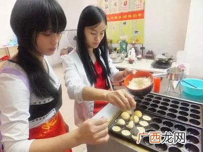 适合一个人摆摊的小吃 今年最火爆的小吃摊生意