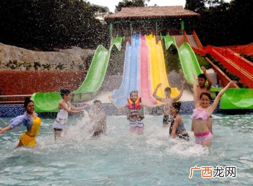 水上乐园滑梯 室内游乐场设施报价