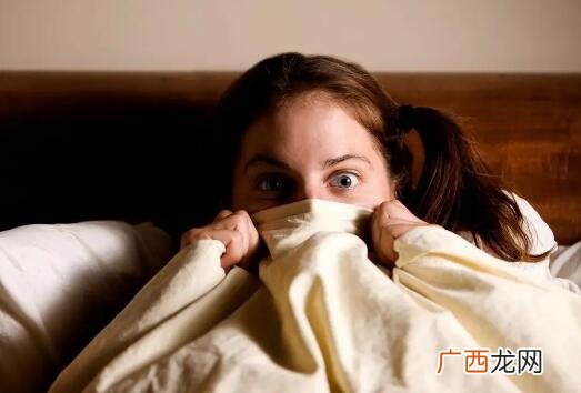 女生做噩梦了不在她身边怎么安慰？让她梦里全是你
