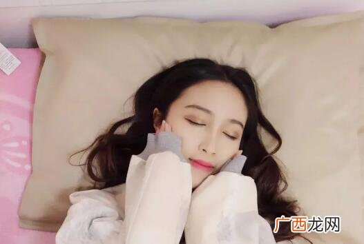 女生做噩梦了不在她身边怎么安慰？让她梦里全是你