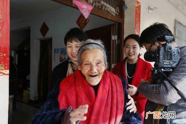 老人拜年照,百岁老人图片
