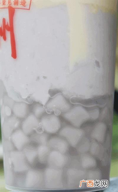 草莓奶茶图片,黑海盗奶茶图片