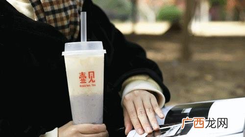 草莓奶茶图片,黑海盗奶茶图片