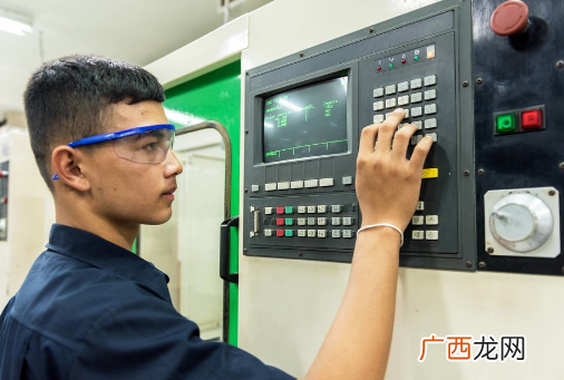 男人40岁学什么技术不晚？月入过万的热门手艺
