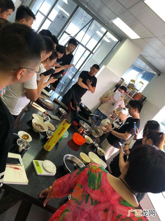 街边小吃什么最赚钱 新小吃加盟项目