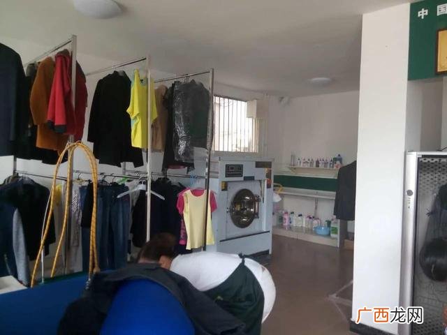 开一个自助洗衣店赚钱吗 开小型干洗店赚钱吗