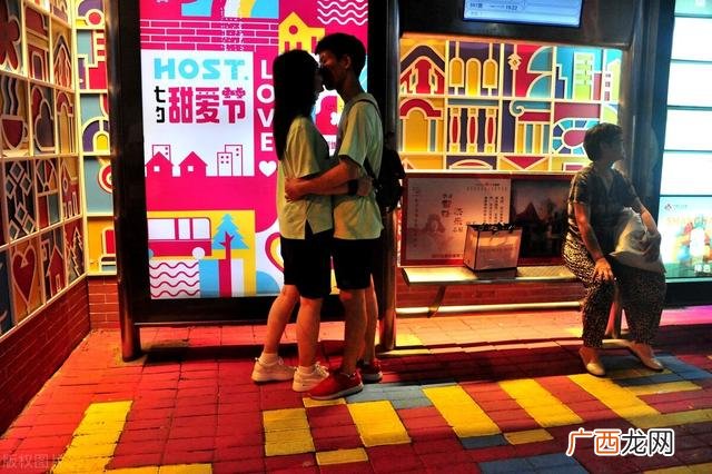 做什么地摊小吃生意好,适合一个女人做的小吃生意火爆月入上万