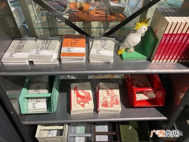 乡镇的杂货店摆设图片 精品百货店摆设图片