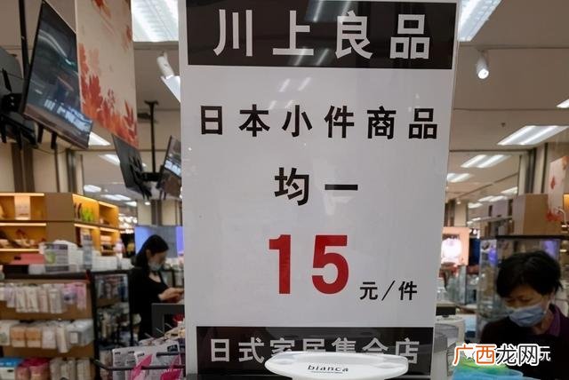 乡镇的杂货店摆设图片 精品百货店摆设图片