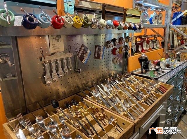 乡镇的杂货店摆设图片 精品百货店摆设图片