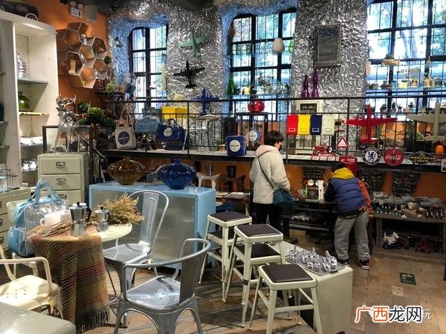 乡镇的杂货店摆设图片 精品百货店摆设图片